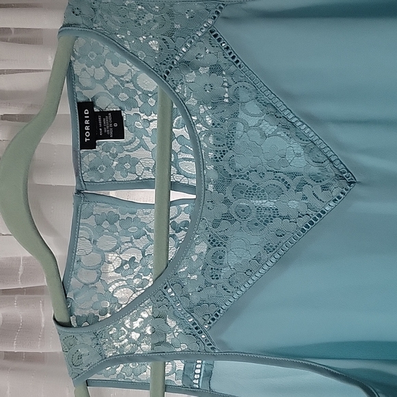 Torrid Tank - Picture 4 of 4